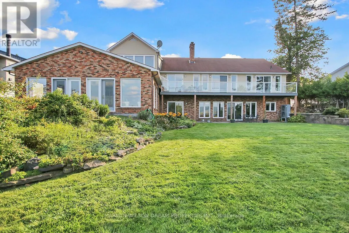 2998 BARLOW CRESCENT
