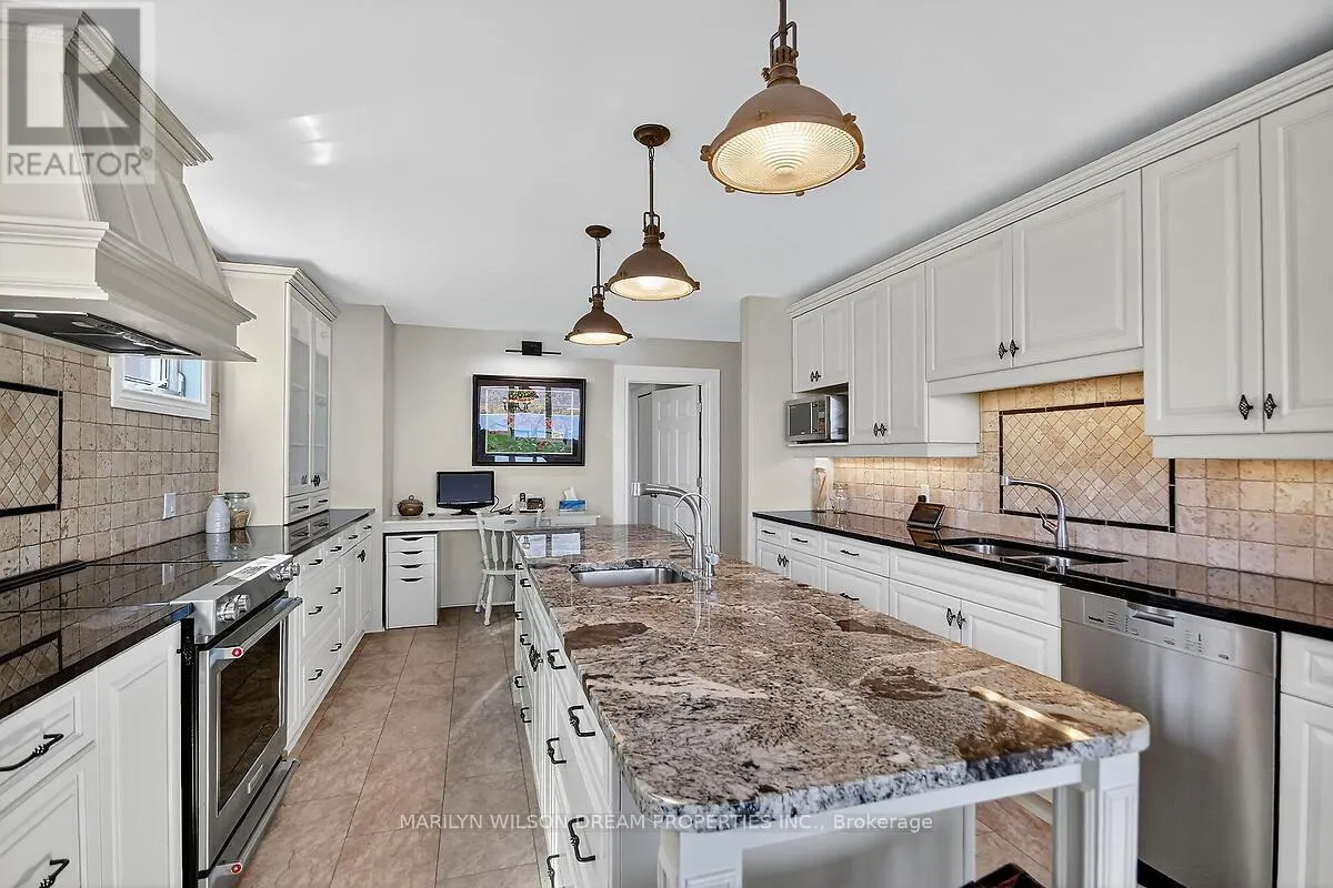 2998 BARLOW CRESCENT
