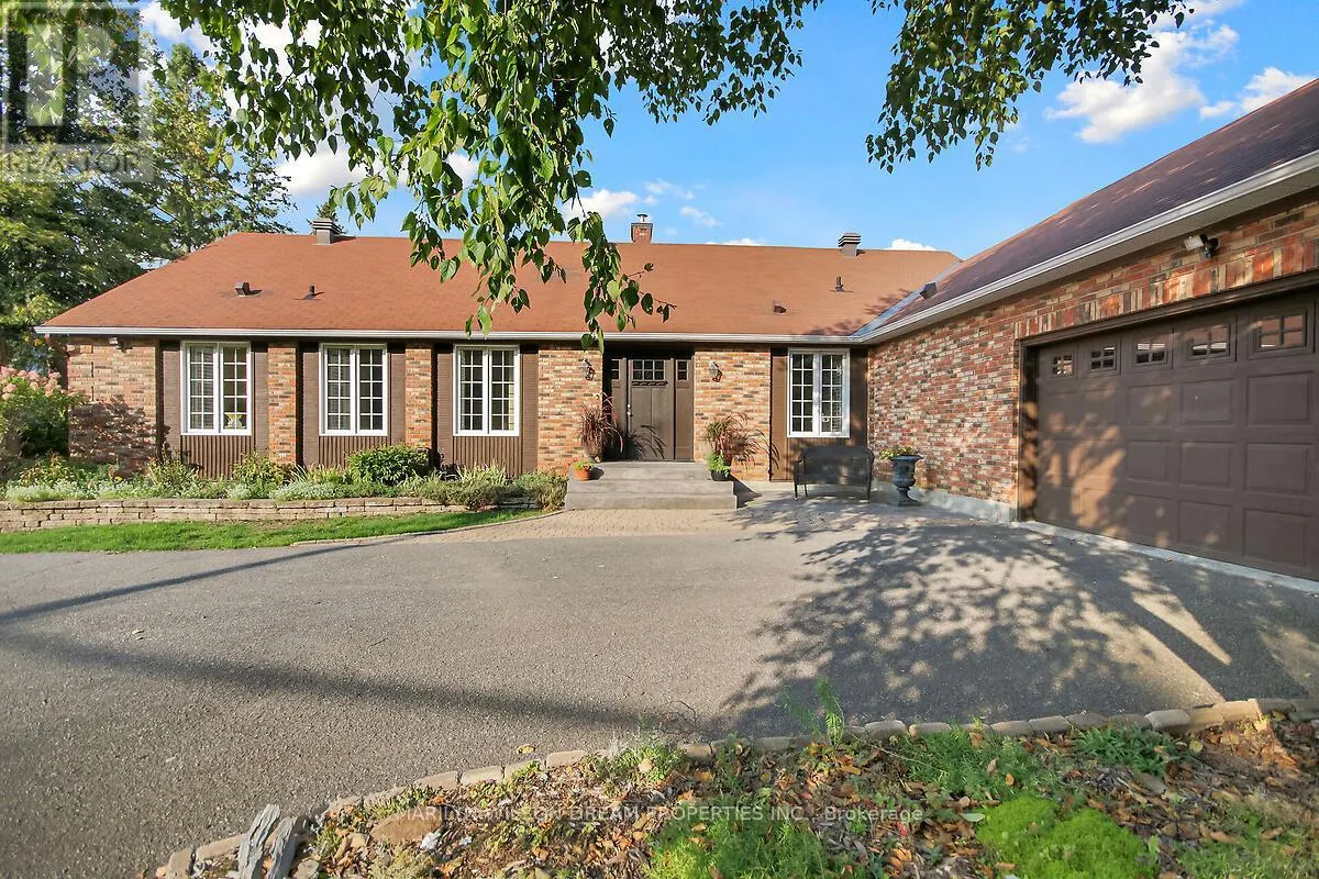 2998 BARLOW CRESCENT