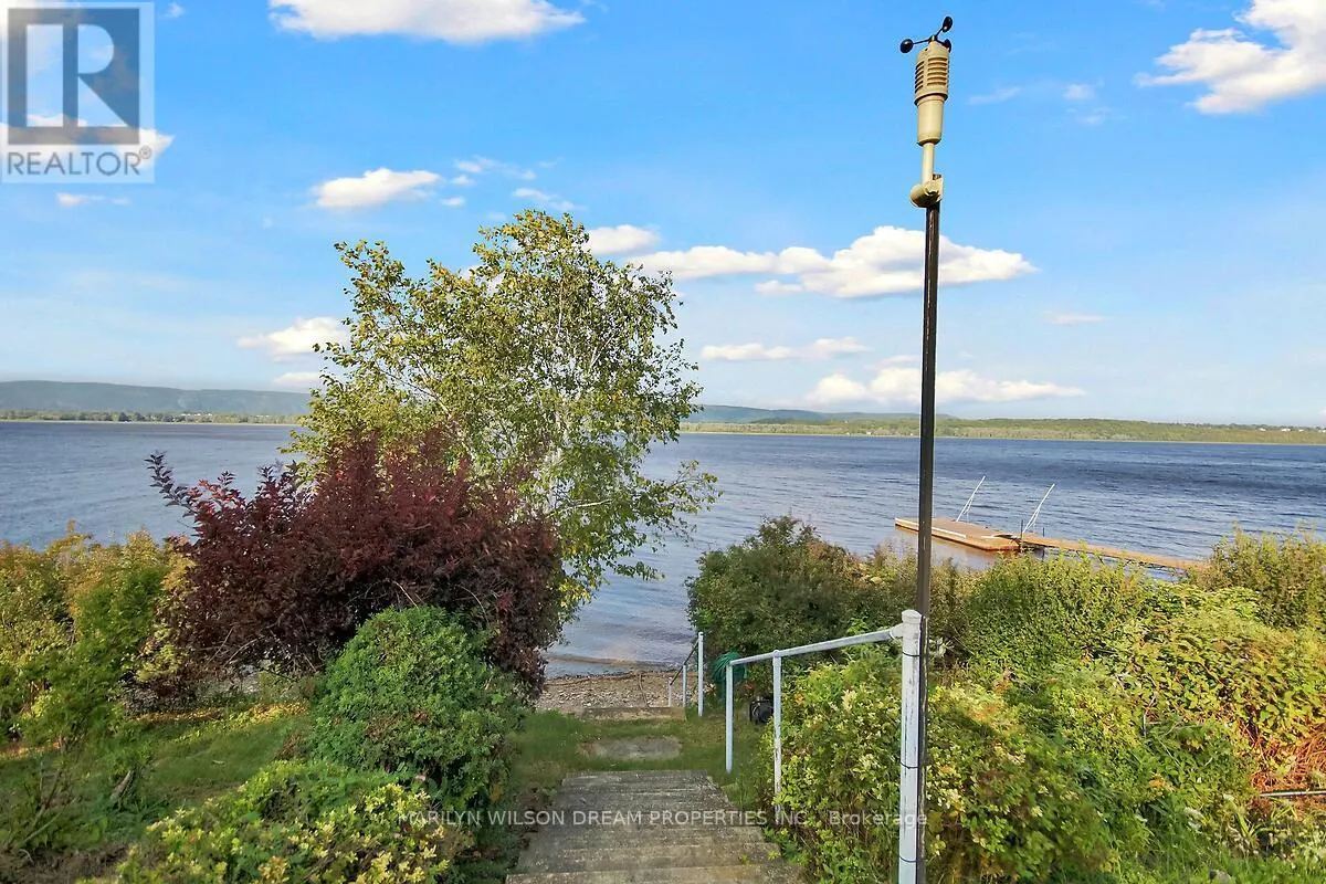 2998 BARLOW CRESCENT