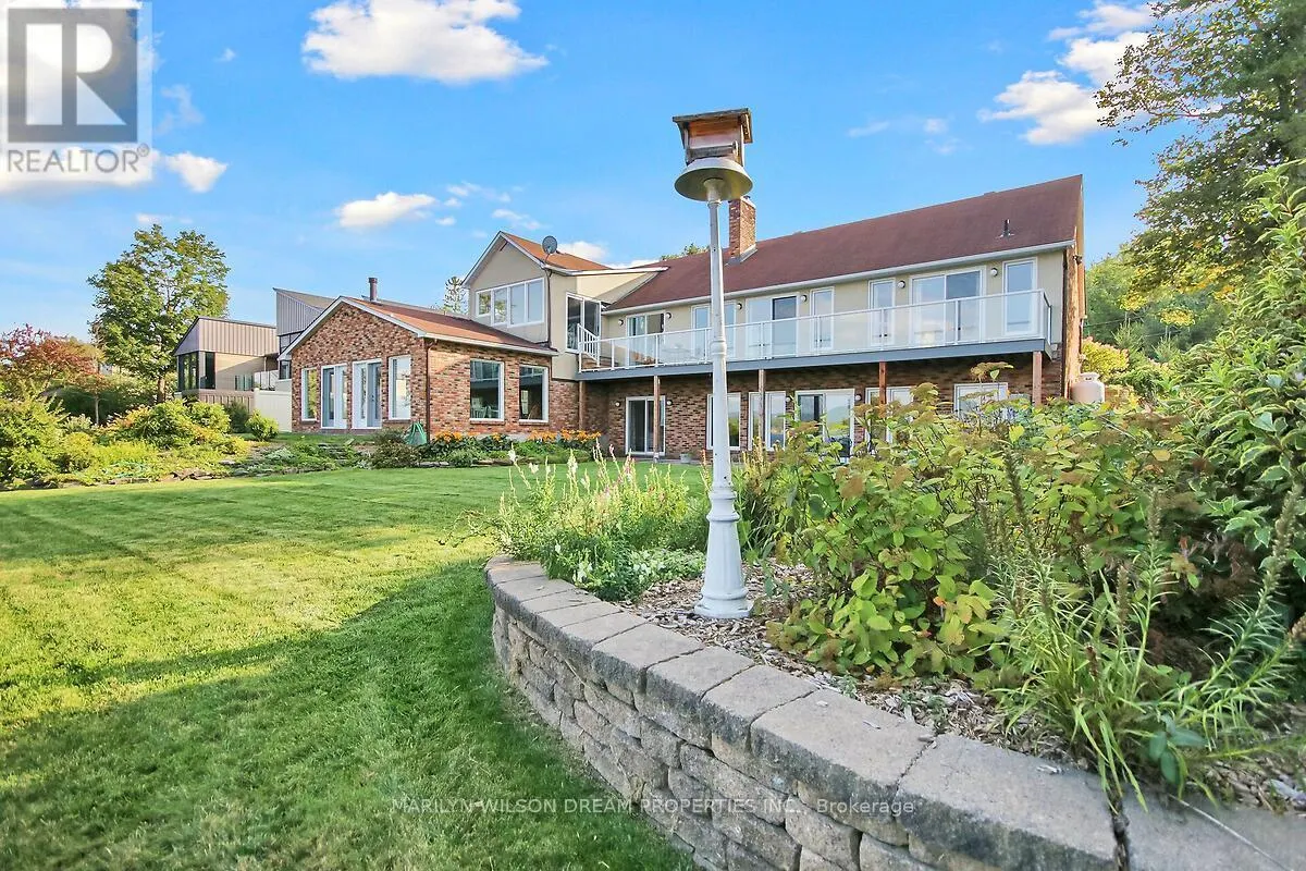 2998 BARLOW CRESCENT
