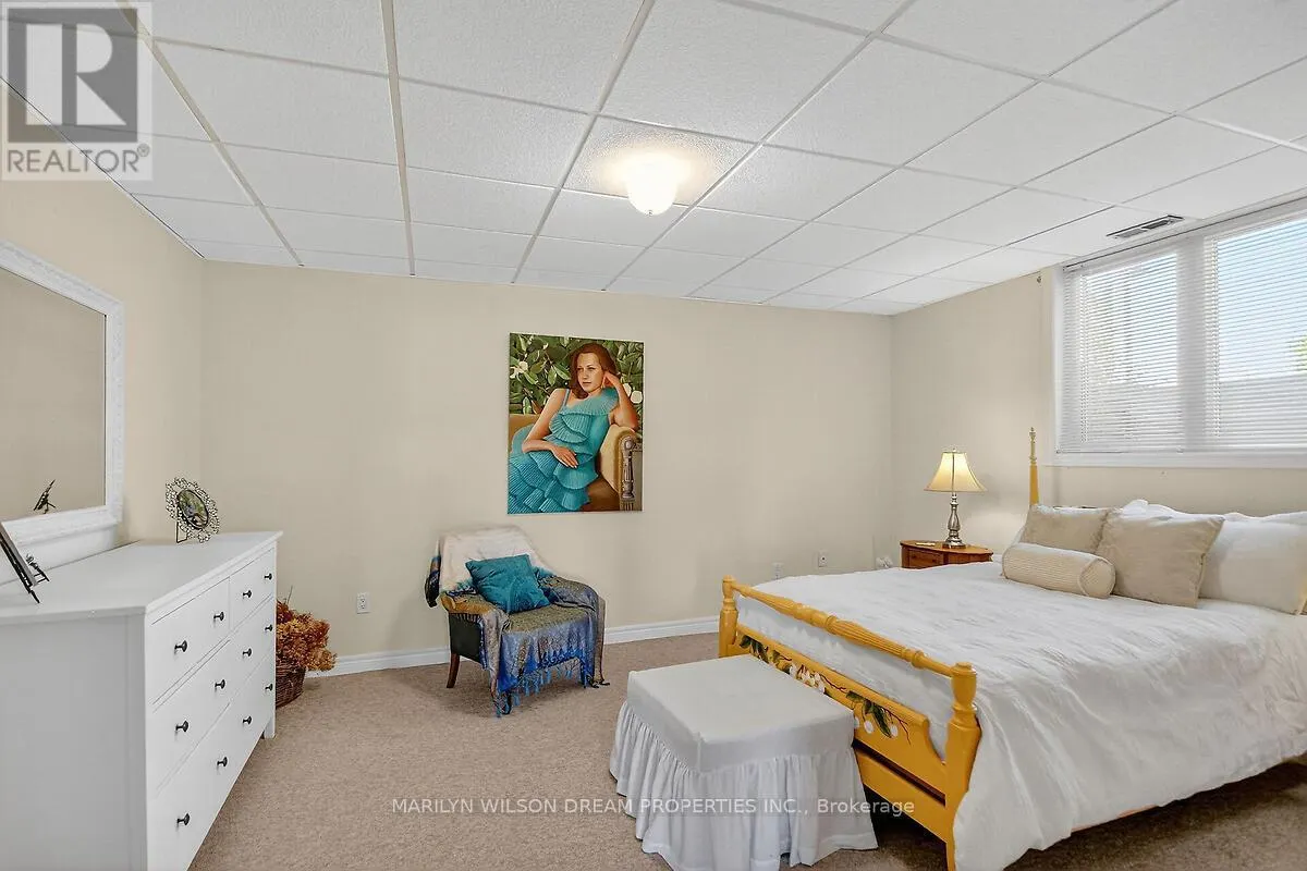 2998 BARLOW CRESCENT