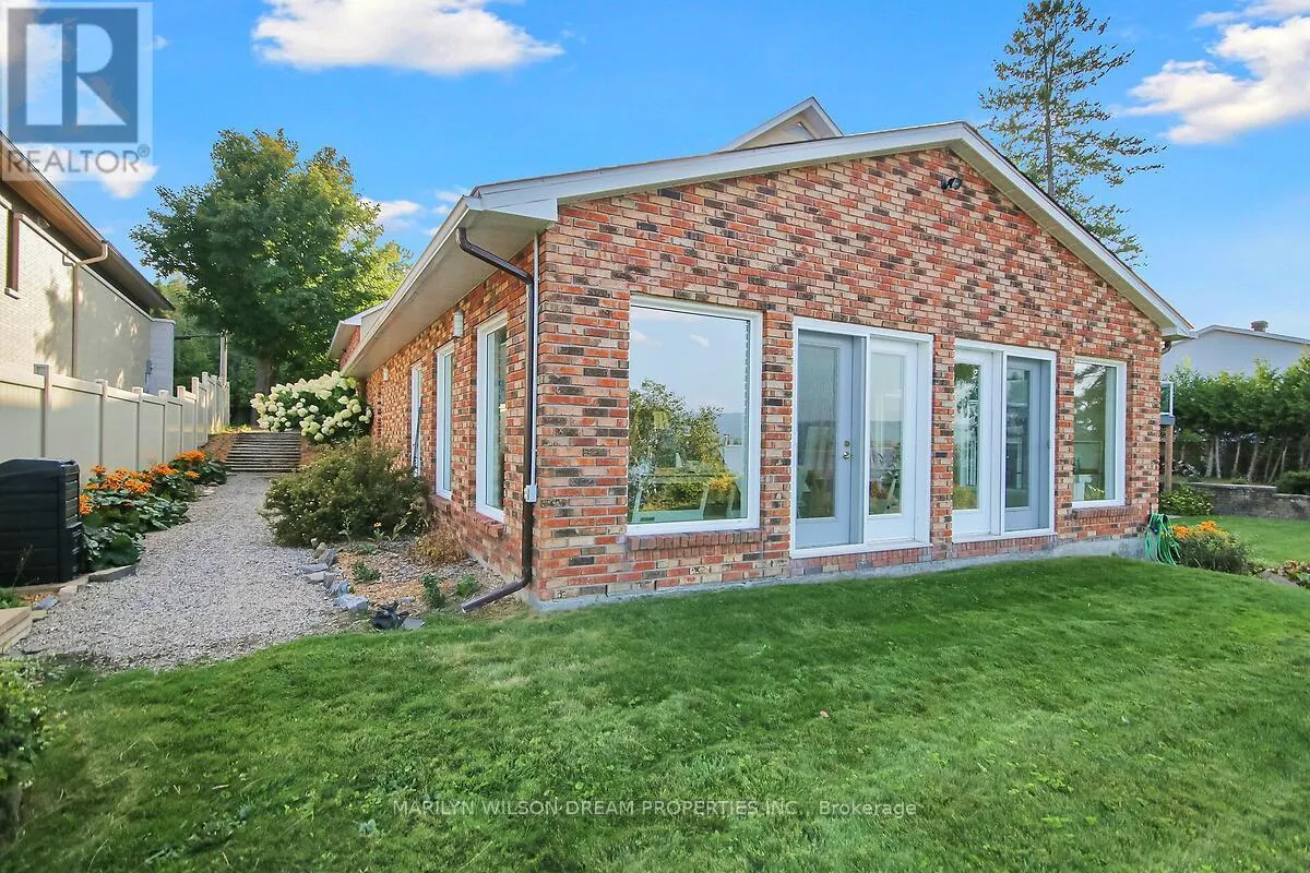2998 BARLOW CRESCENT