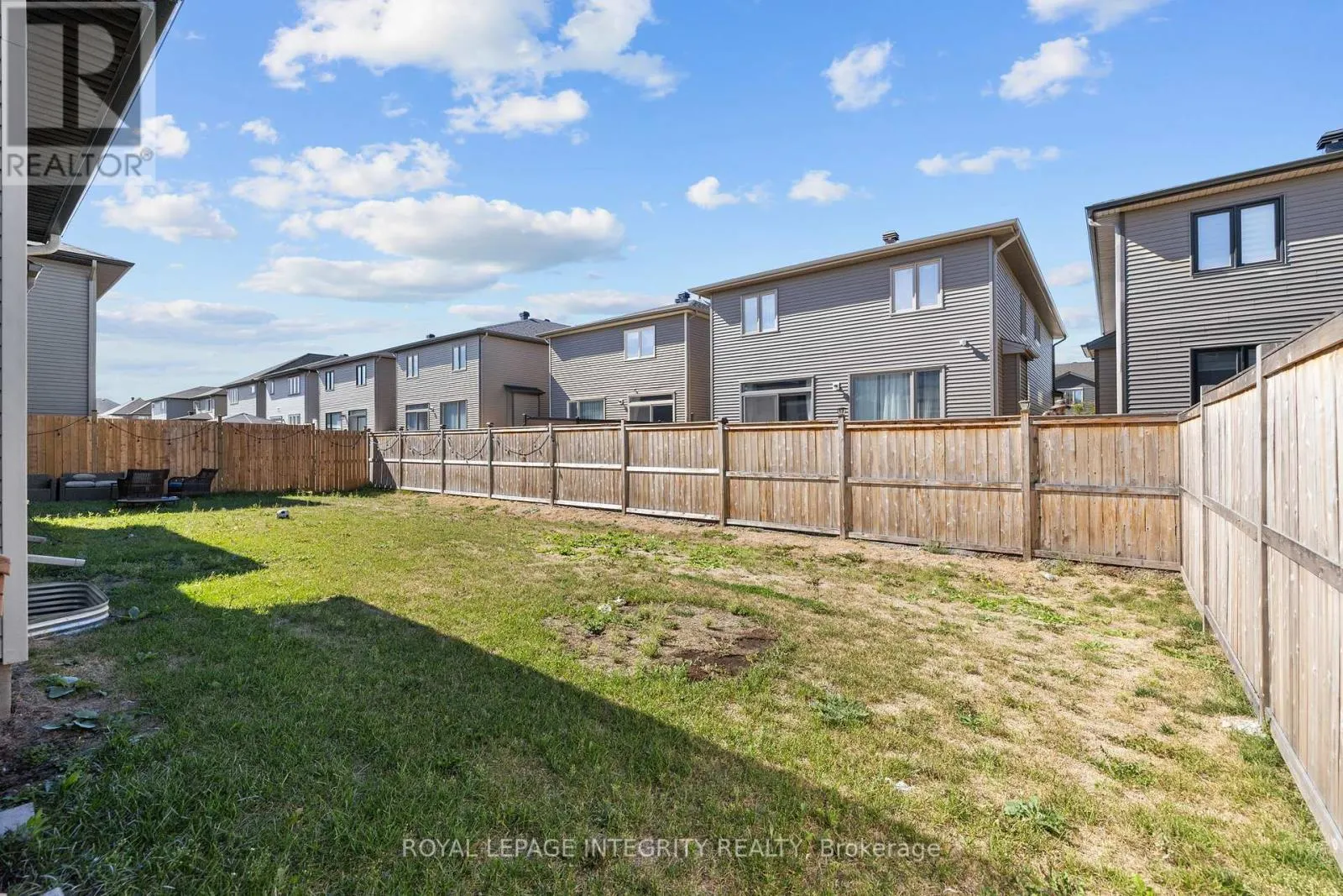 893 SENDERO WAY