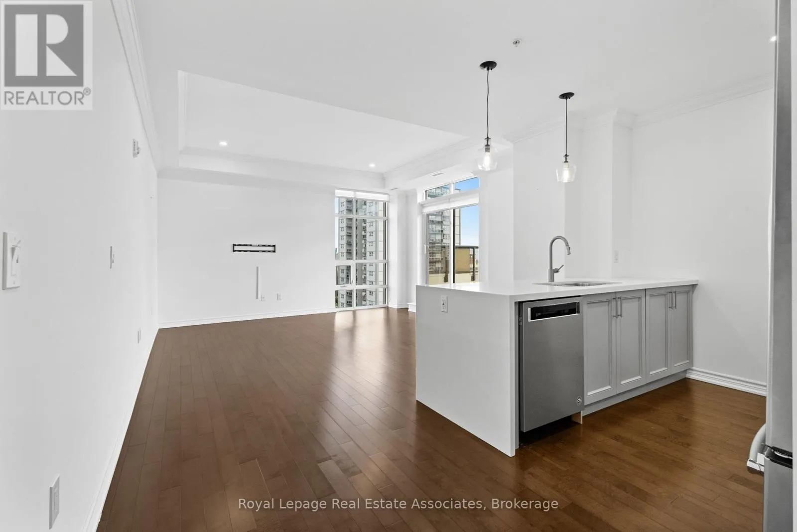 1106 - 81 ROBINSON STREET