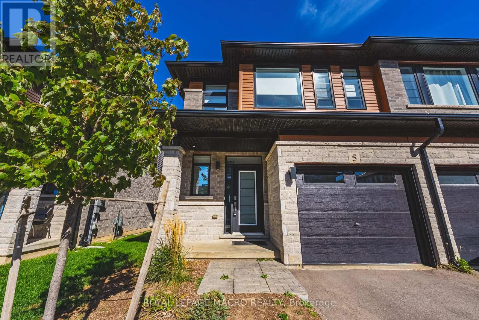 5 - 461 BLACKBURN DRIVE