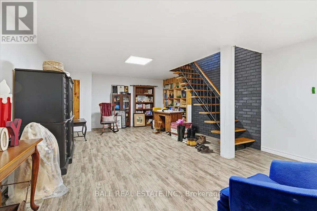2046 SELWYN ROAD