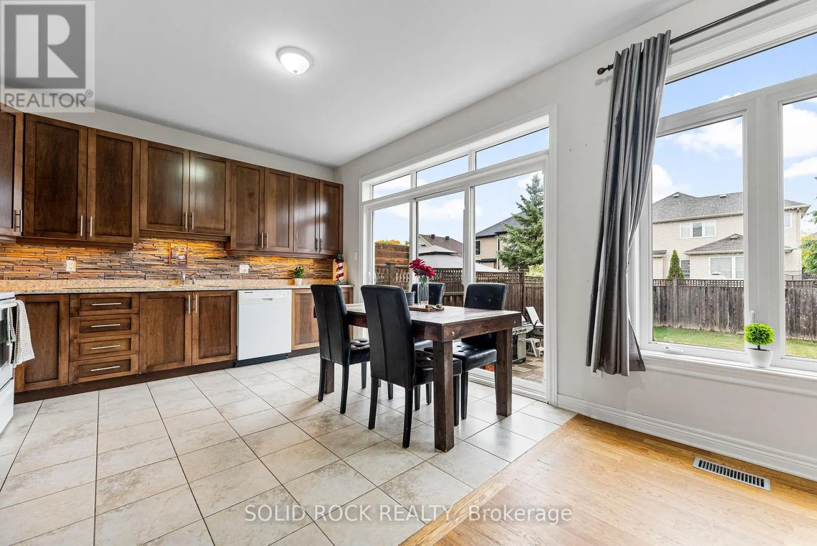 53 WILLOWSHORE WAY