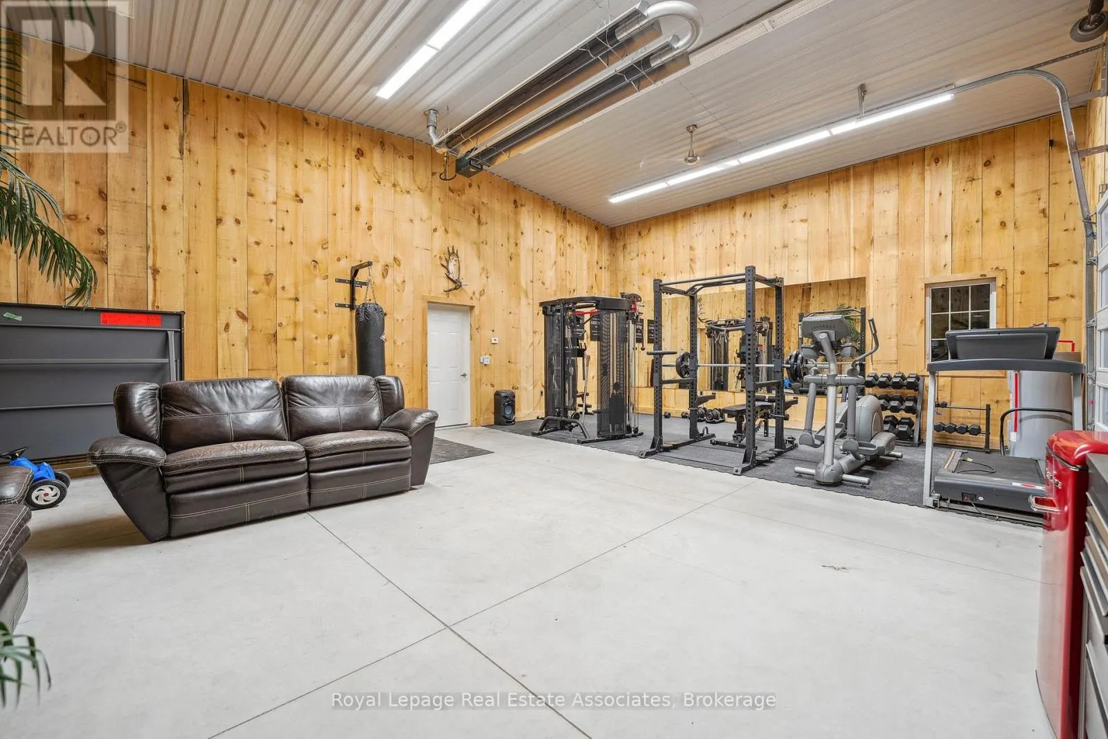 102 CONCESSION 11 E