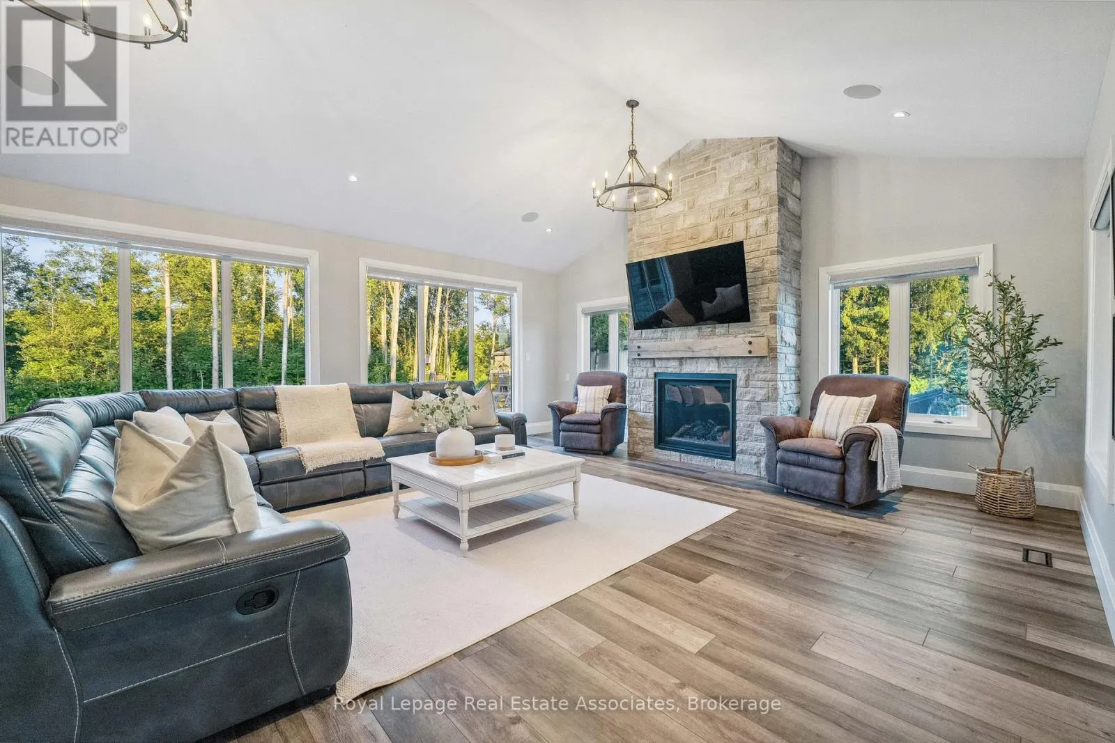 102 CONCESSION 11 E