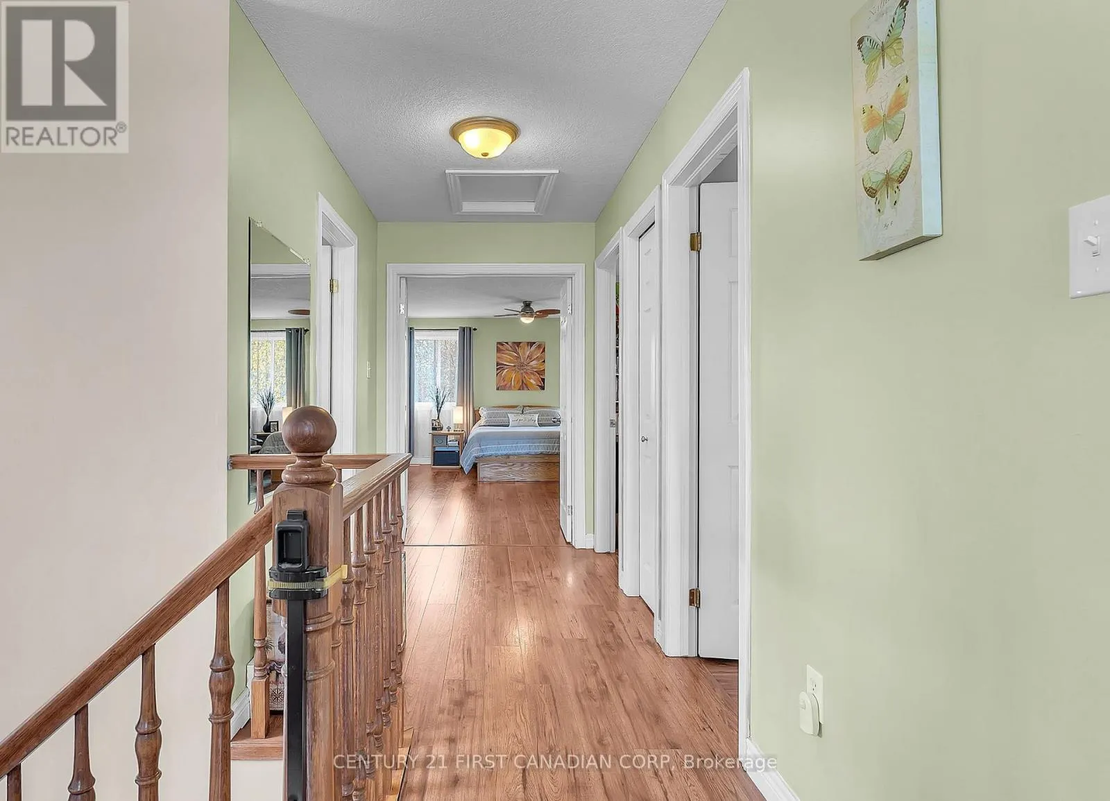 916 CRESTHAVEN CRESCENT