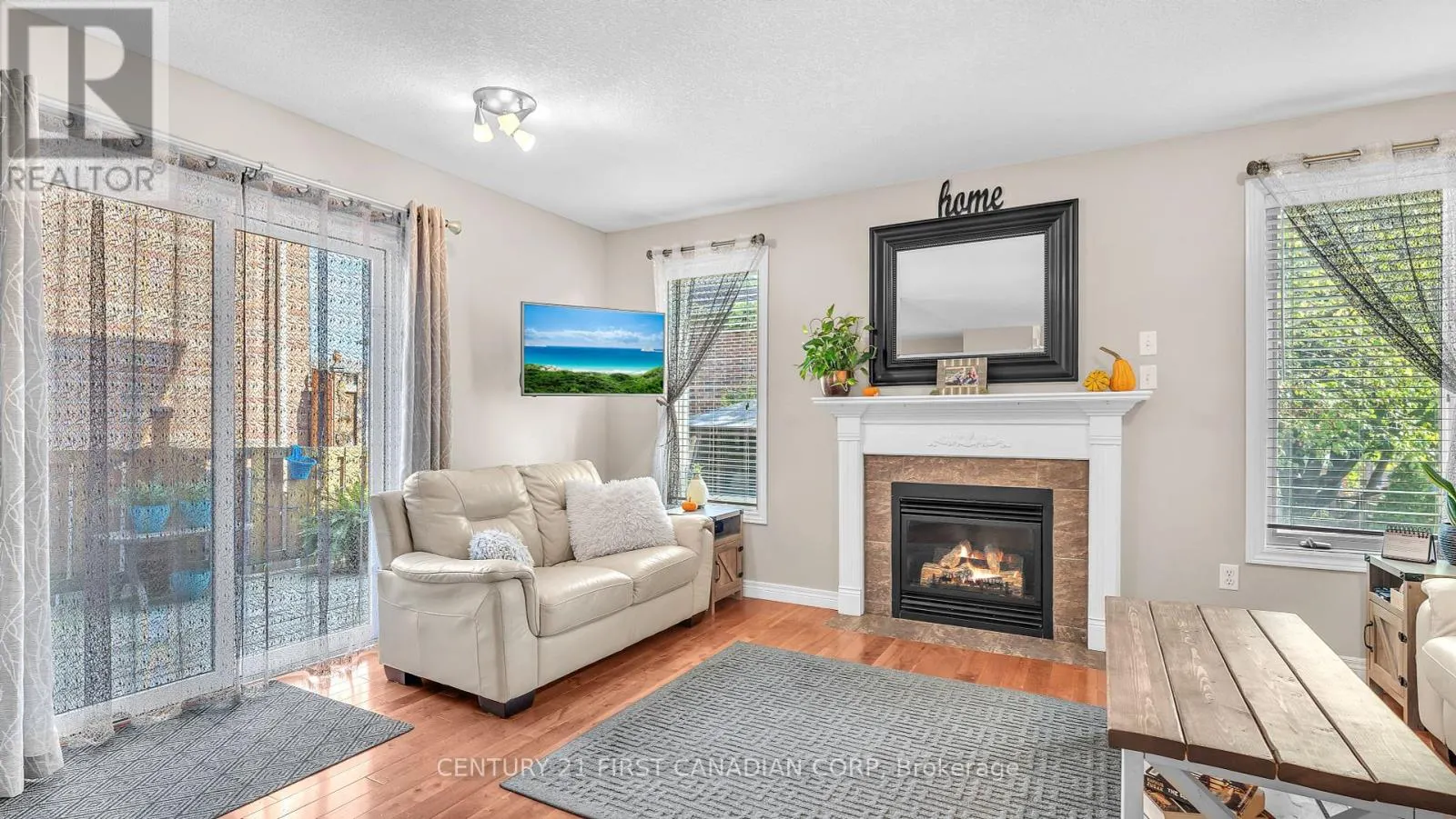 916 CRESTHAVEN CRESCENT