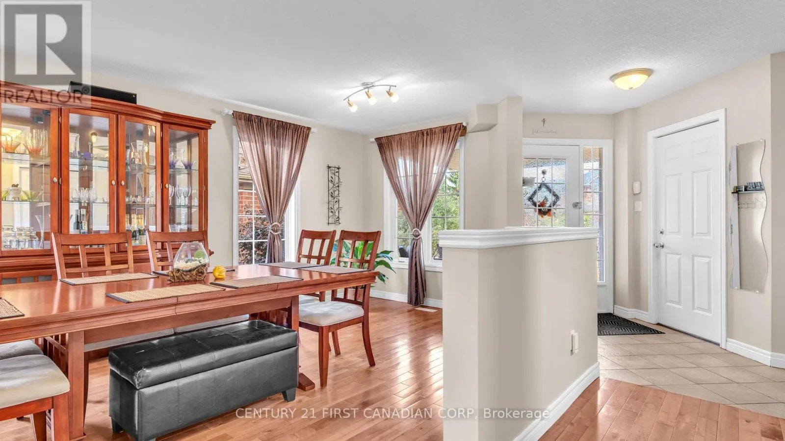 916 CRESTHAVEN CRESCENT
