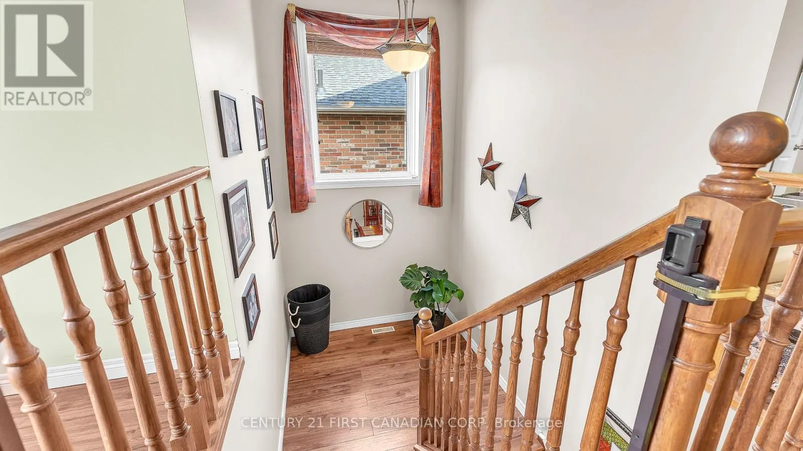 916 CRESTHAVEN CRESCENT