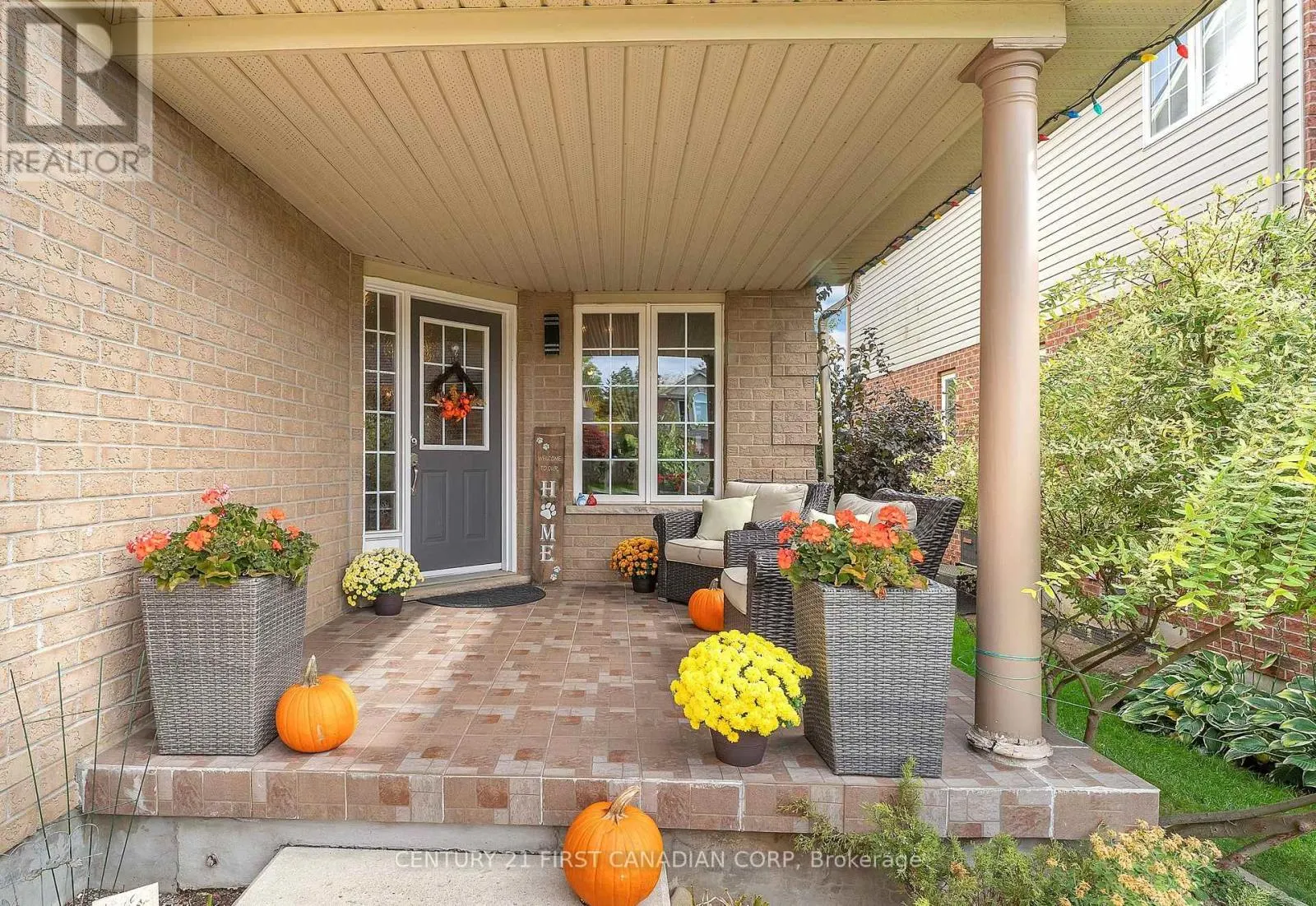 916 CRESTHAVEN CRESCENT