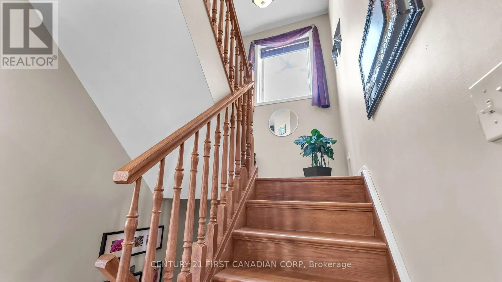916 CRESTHAVEN CRESCENT