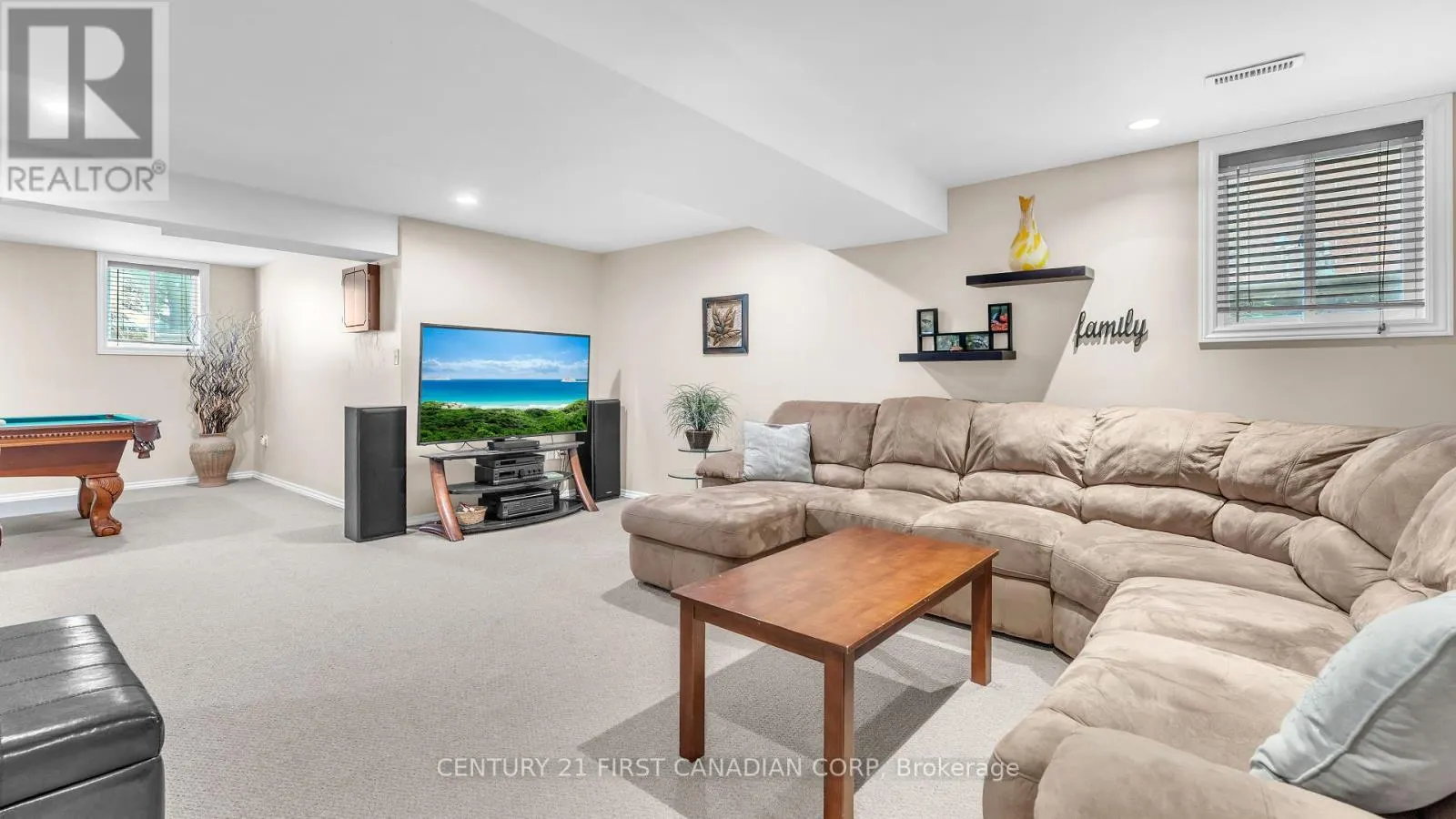 916 CRESTHAVEN CRESCENT