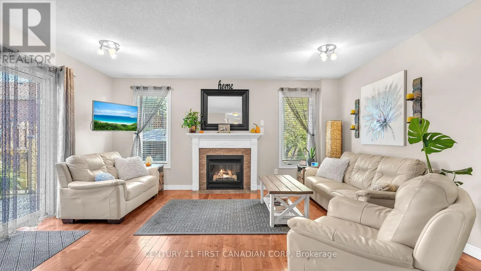 916 CRESTHAVEN CRESCENT