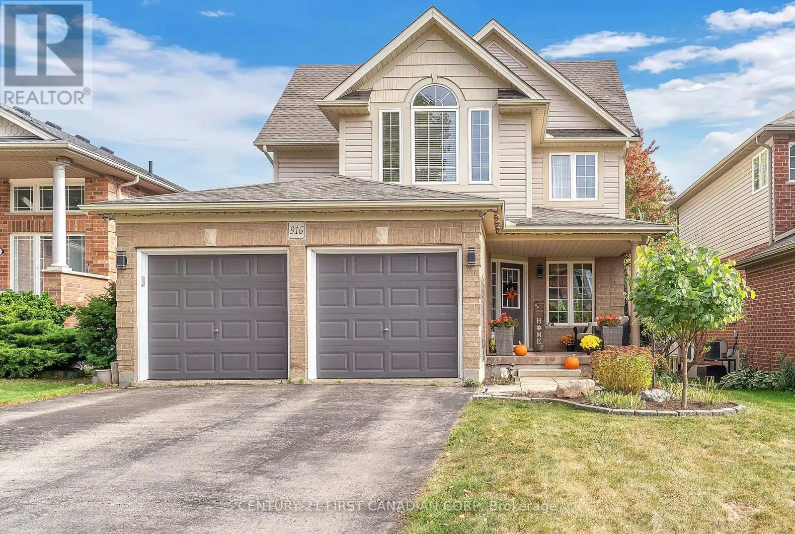 916 CRESTHAVEN CRESCENT