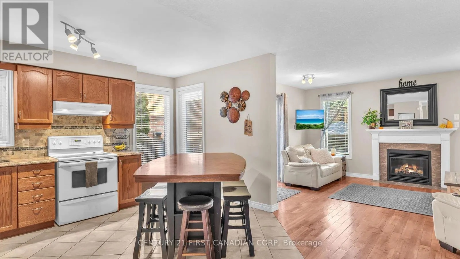 916 CRESTHAVEN CRESCENT