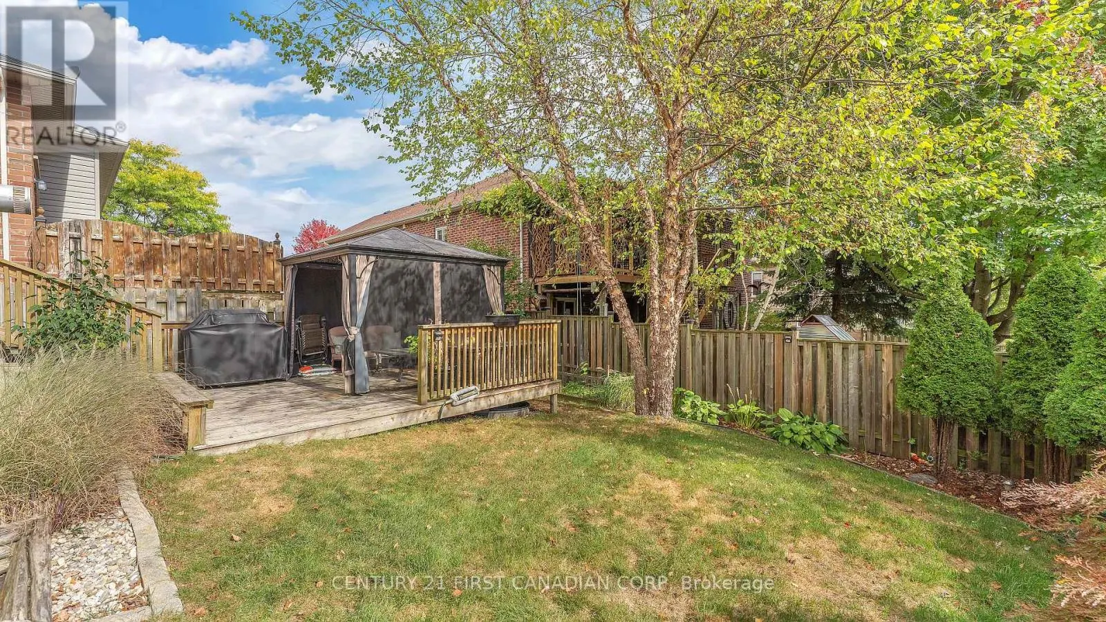 916 CRESTHAVEN CRESCENT