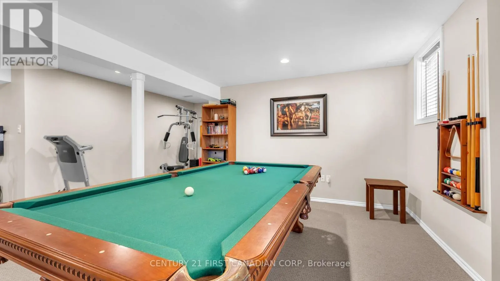 916 CRESTHAVEN CRESCENT