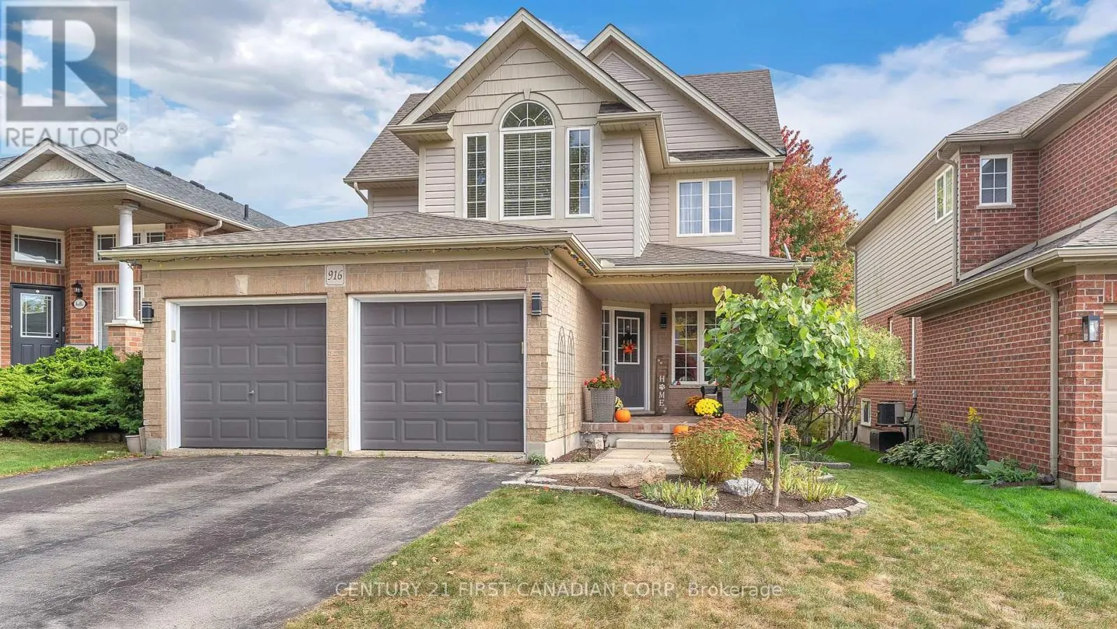 916 CRESTHAVEN CRESCENT