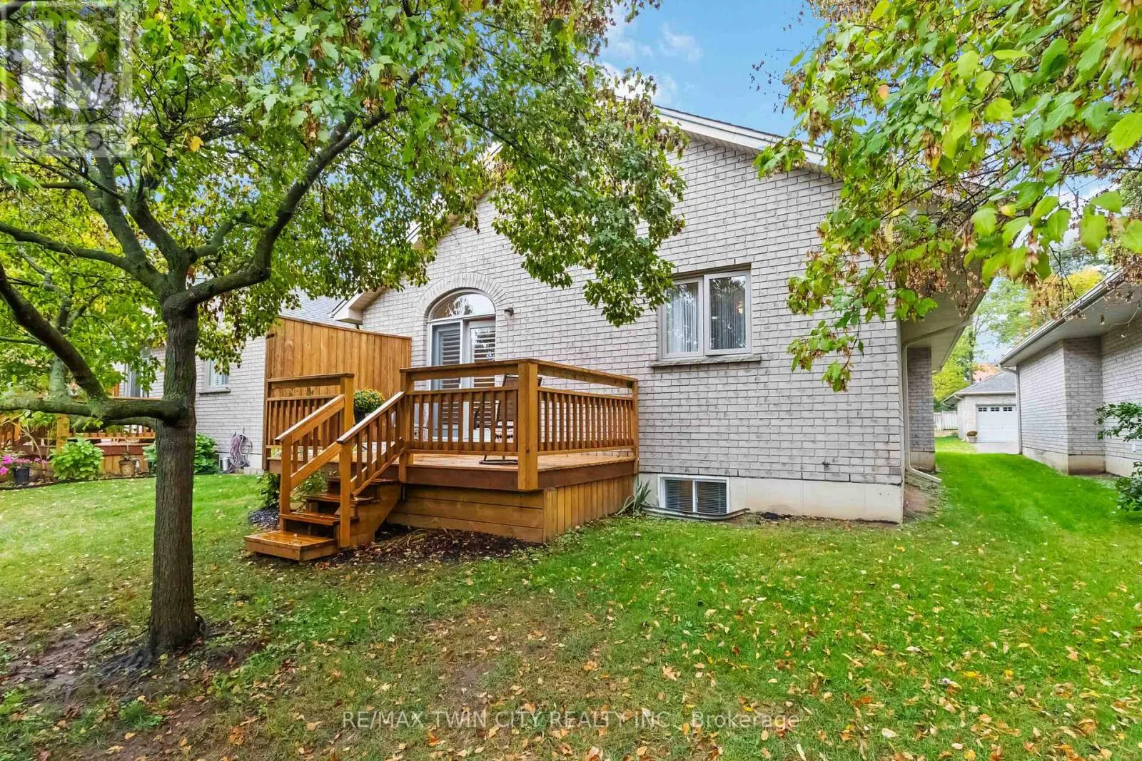 15 - 54 GLENWOOD DRIVE