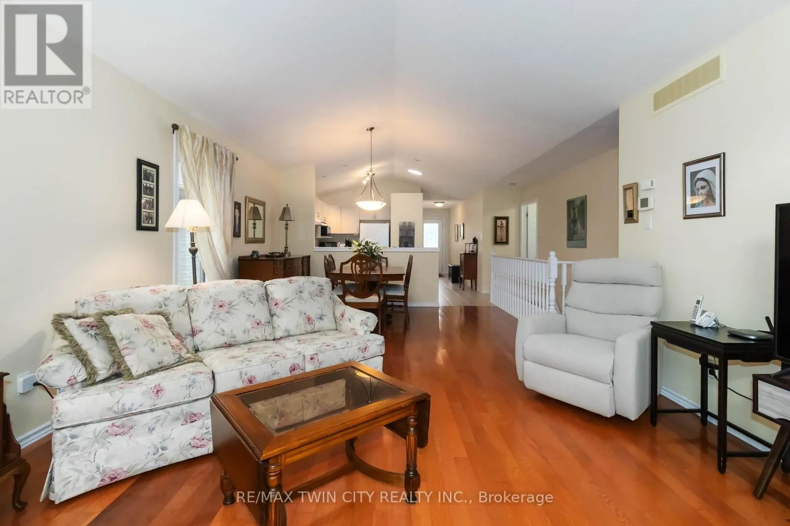 15 - 54 GLENWOOD DRIVE