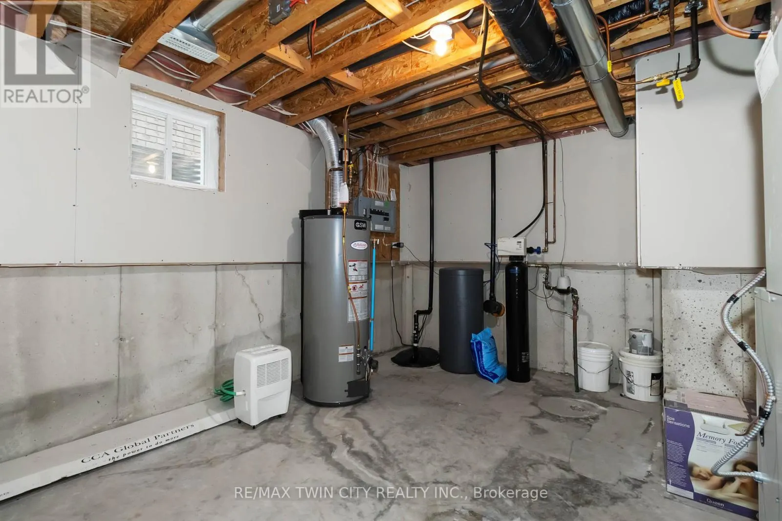 15 - 54 GLENWOOD DRIVE