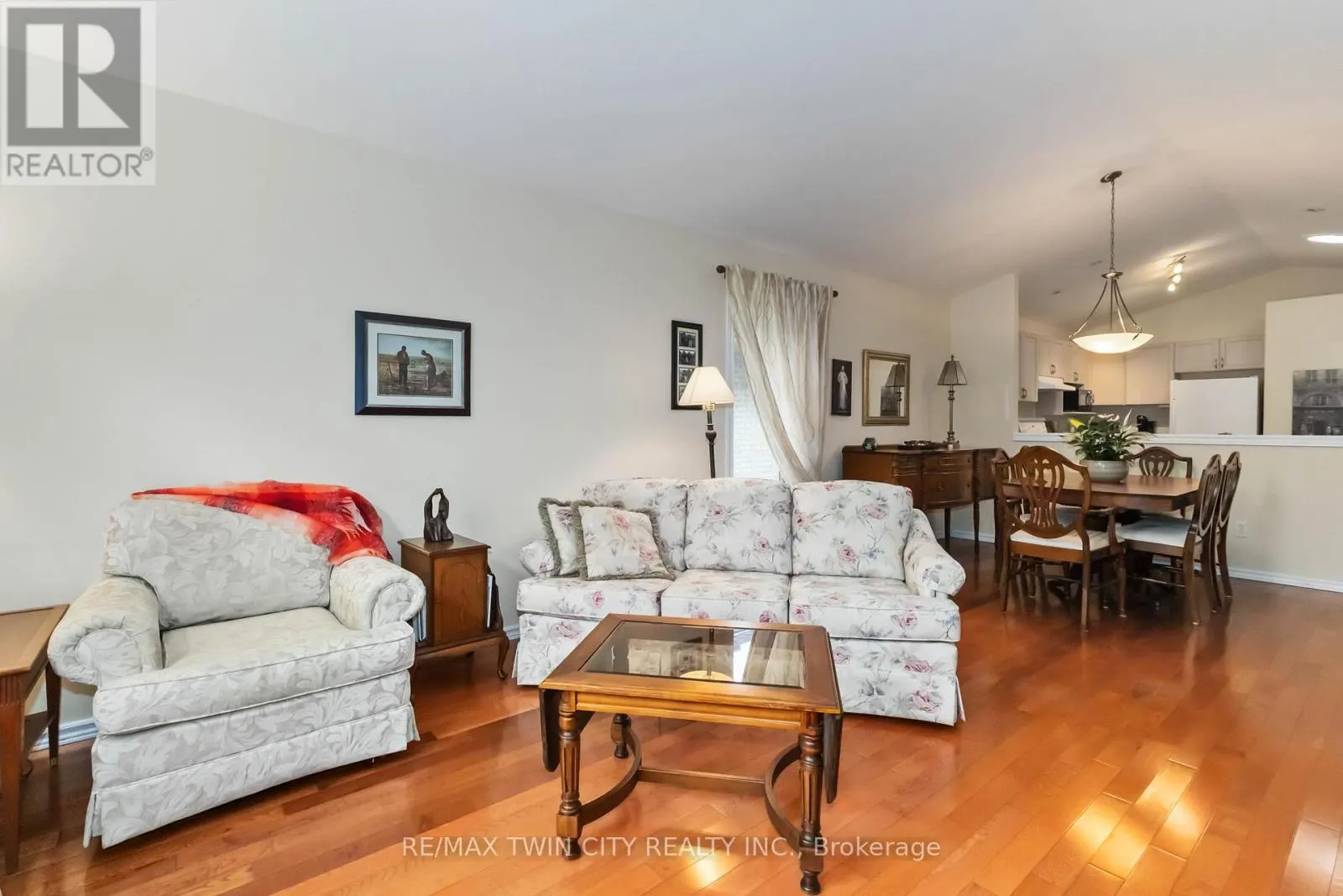 15 - 54 GLENWOOD DRIVE