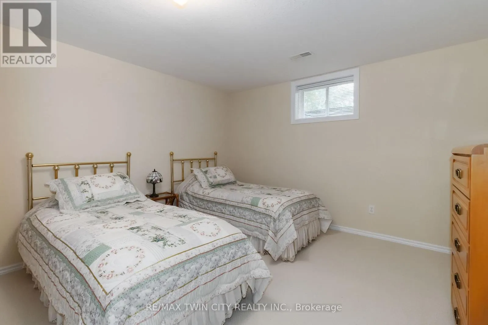 15 - 54 GLENWOOD DRIVE