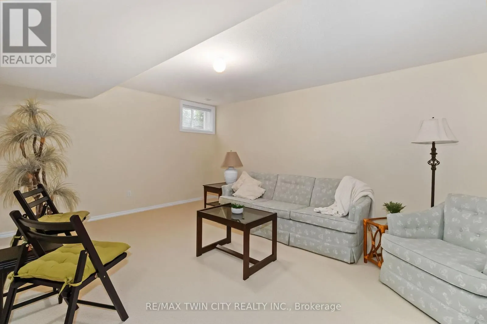 15 - 54 GLENWOOD DRIVE