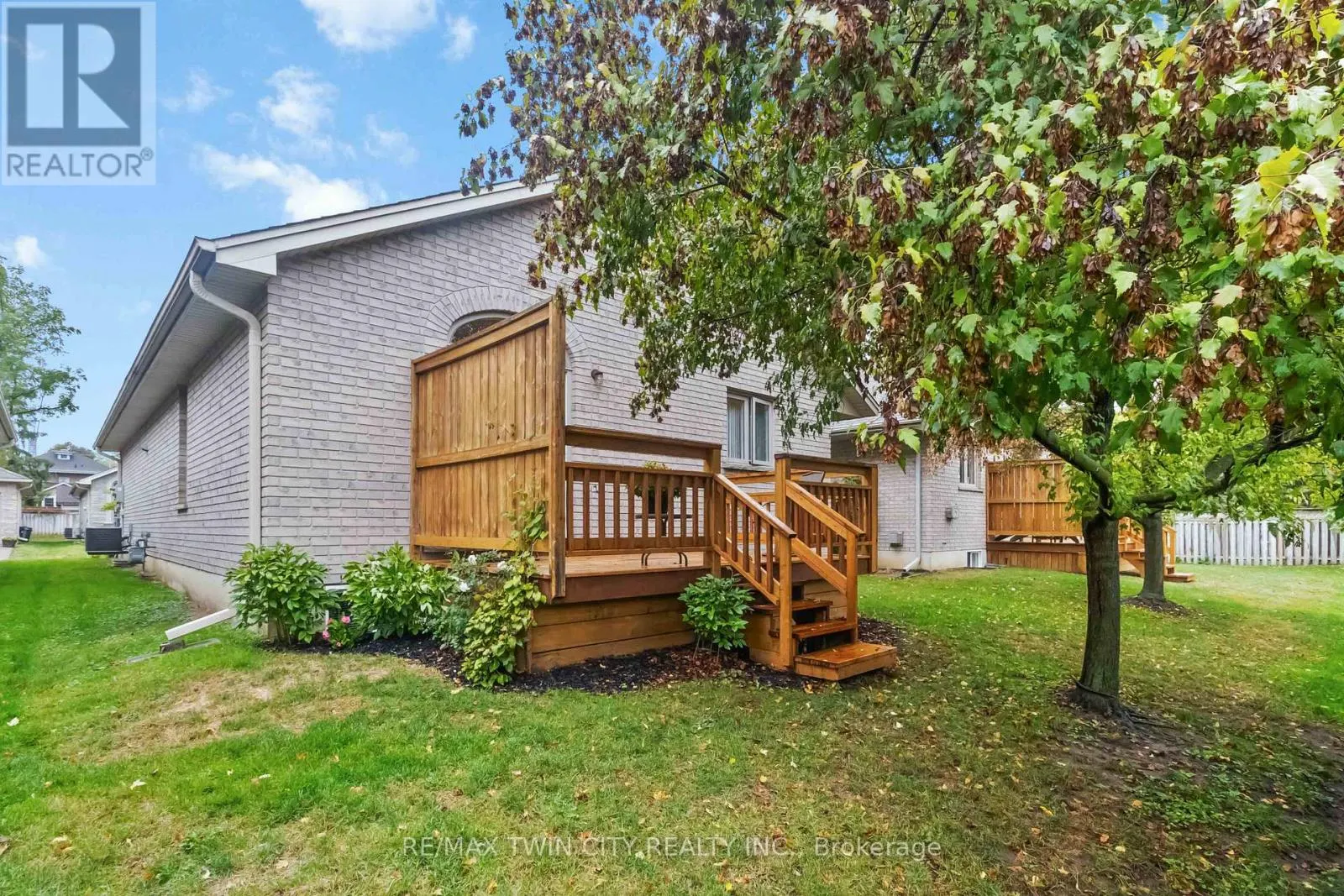 15 - 54 GLENWOOD DRIVE