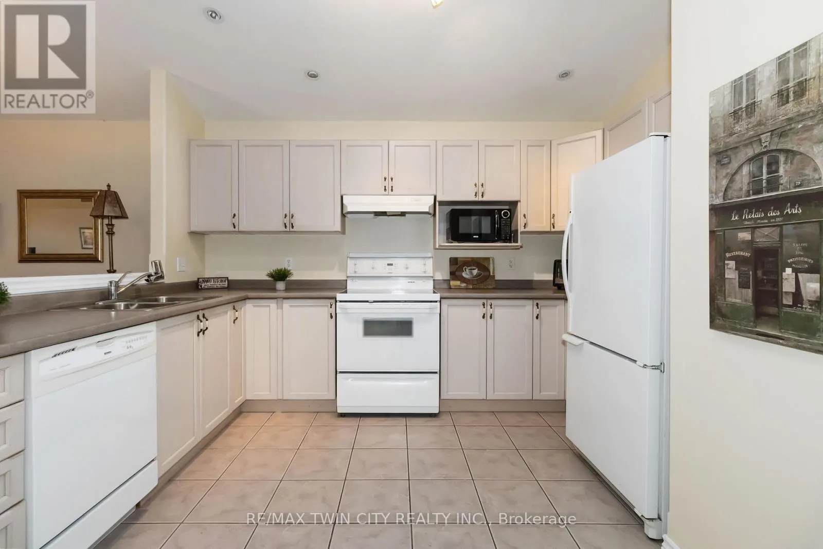 15 - 54 GLENWOOD DRIVE