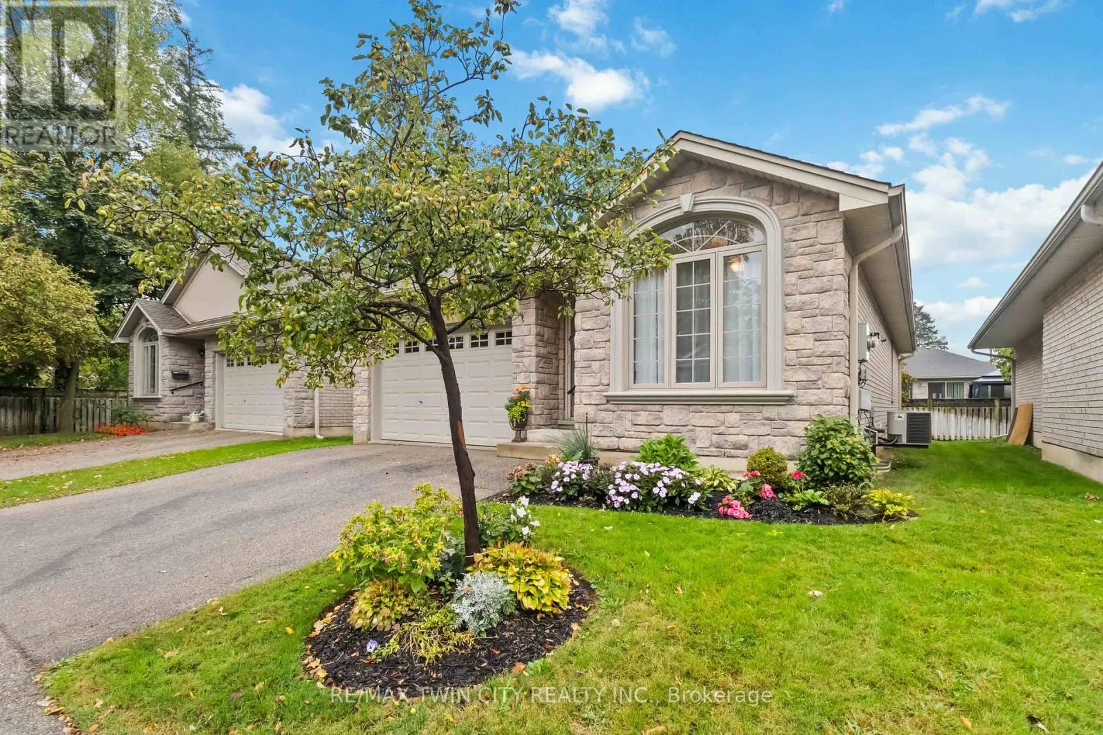 15 - 54 GLENWOOD DRIVE