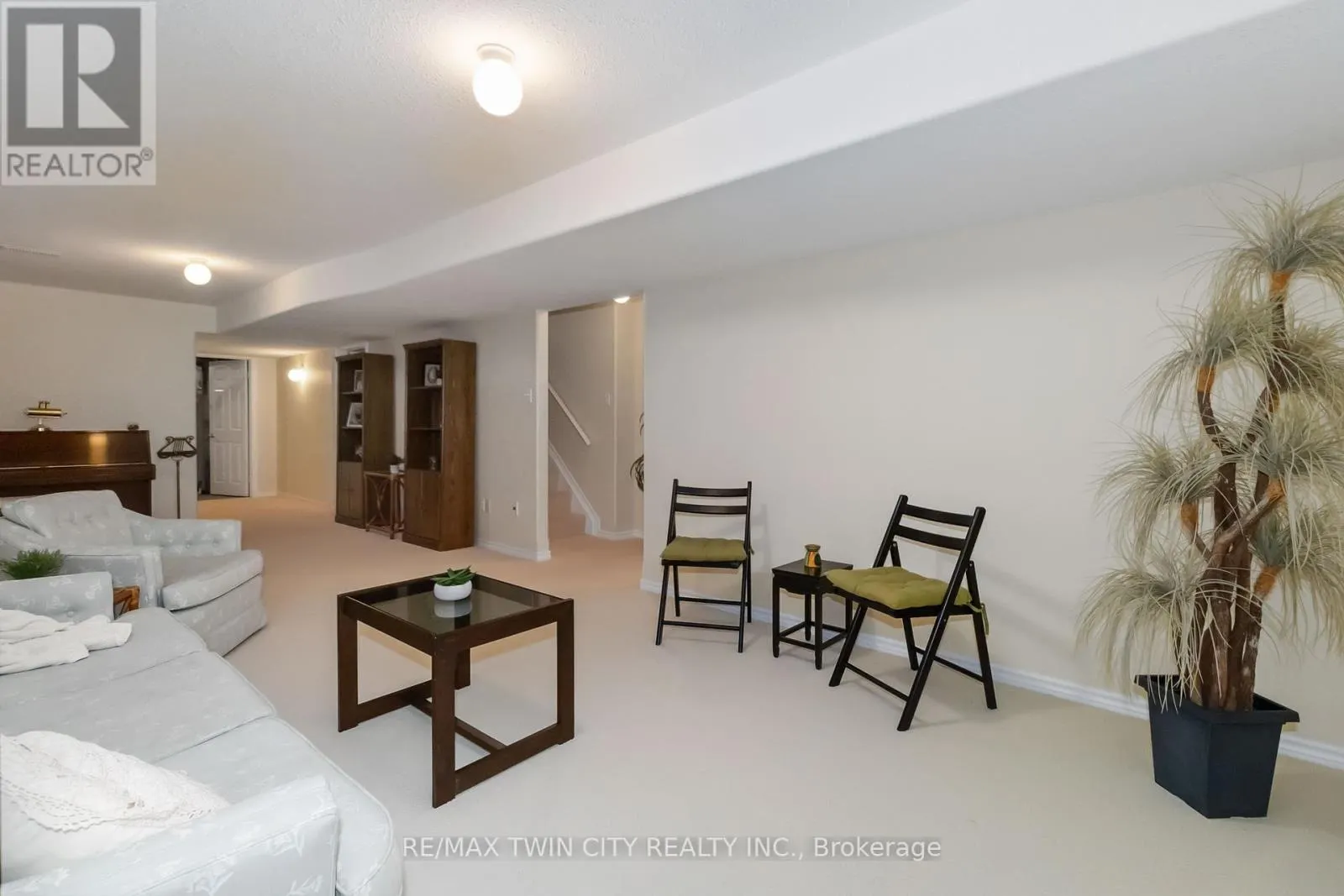 15 - 54 GLENWOOD DRIVE