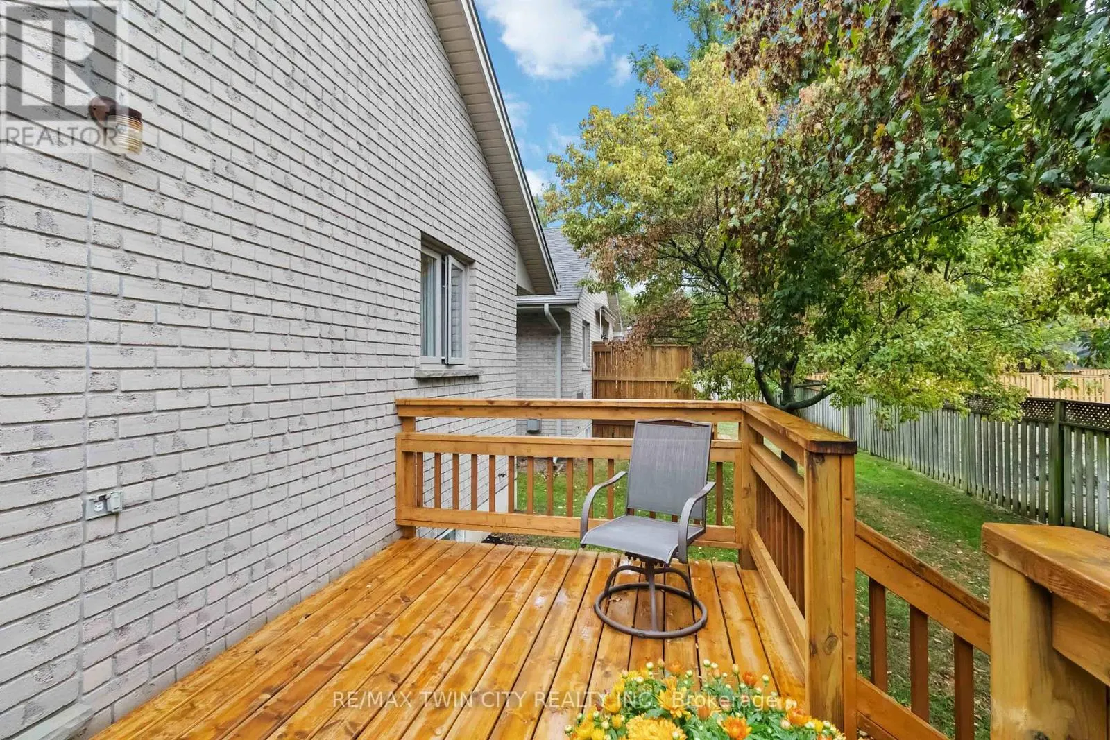 15 - 54 GLENWOOD DRIVE