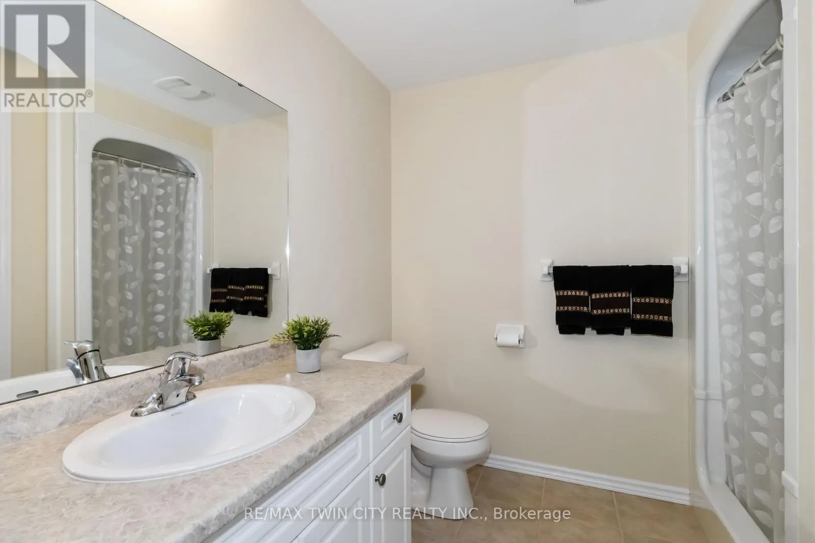 15 - 54 GLENWOOD DRIVE