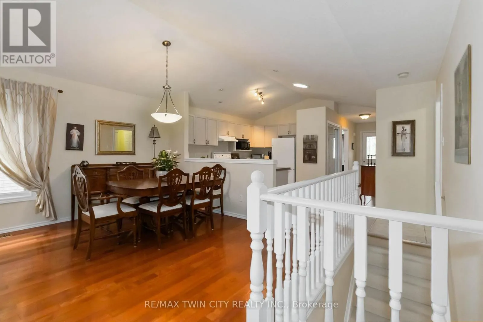 15 - 54 GLENWOOD DRIVE