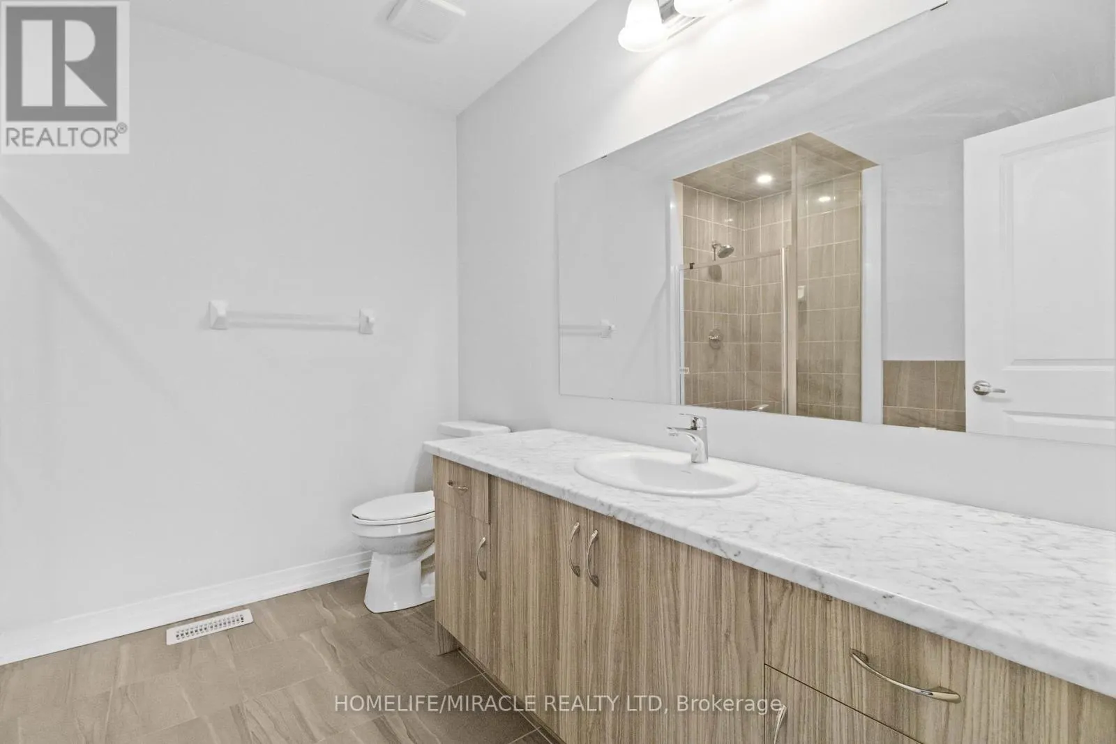 109 - 585 COLBORNE STREET E