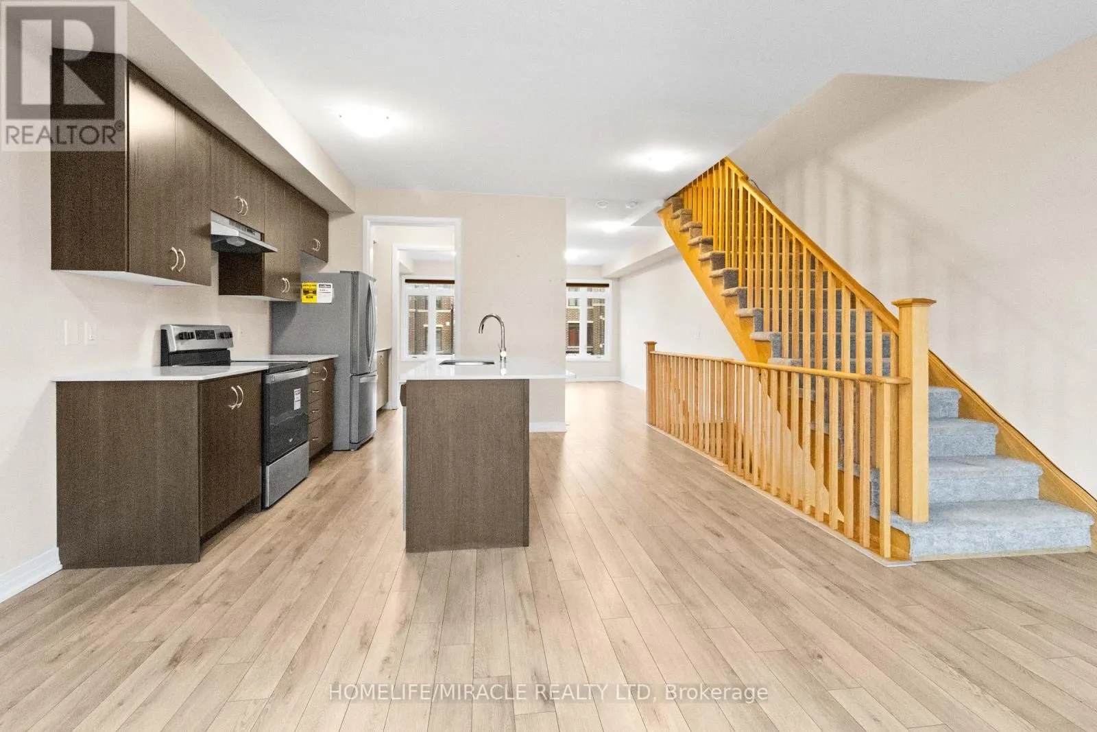 109 - 585 COLBORNE STREET E
