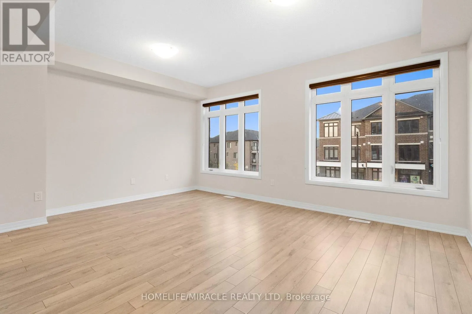 109 - 585 COLBORNE STREET E