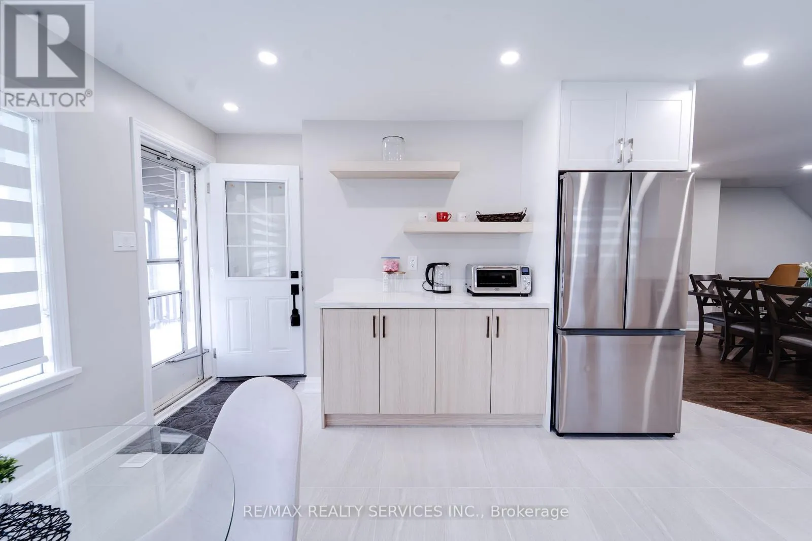 885 GLEN CEDAR DRIVE