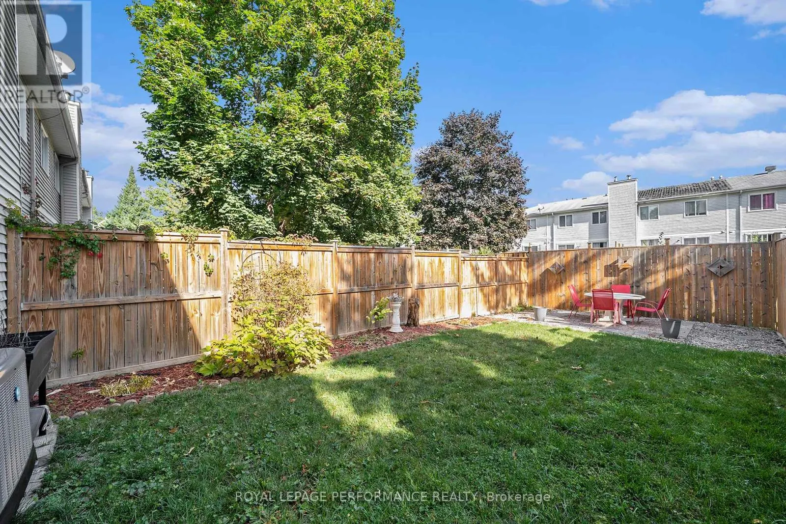 29 HUMMINGBIRD CRESCENT