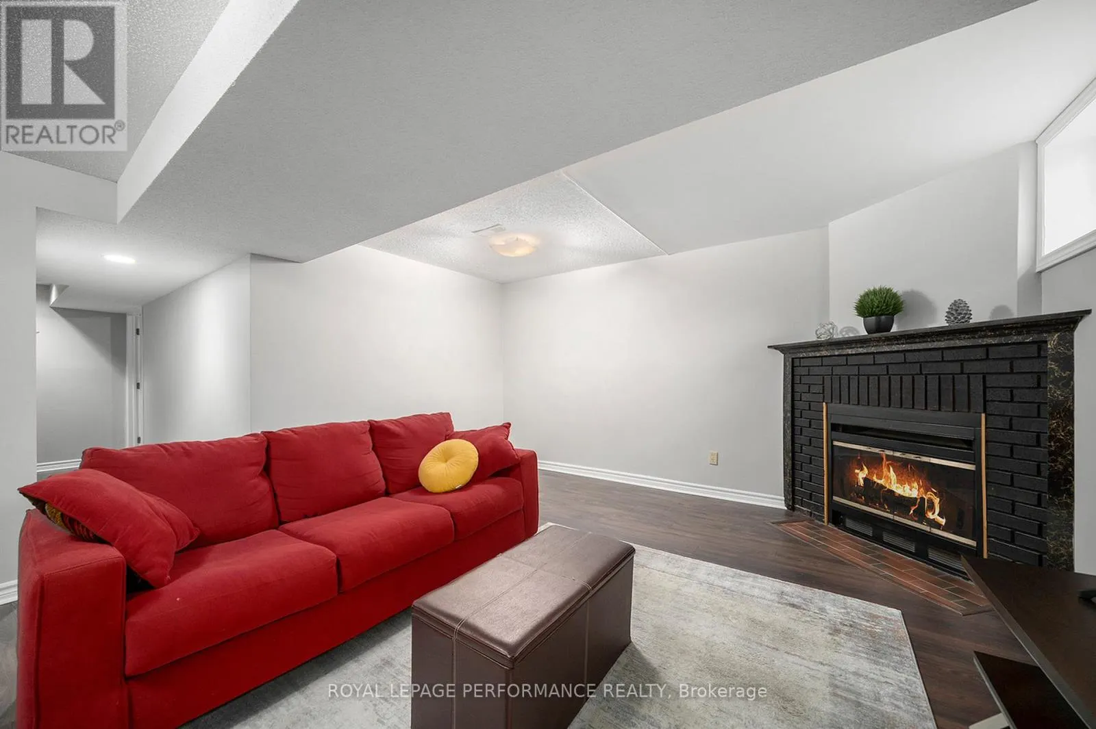 29 HUMMINGBIRD CRESCENT