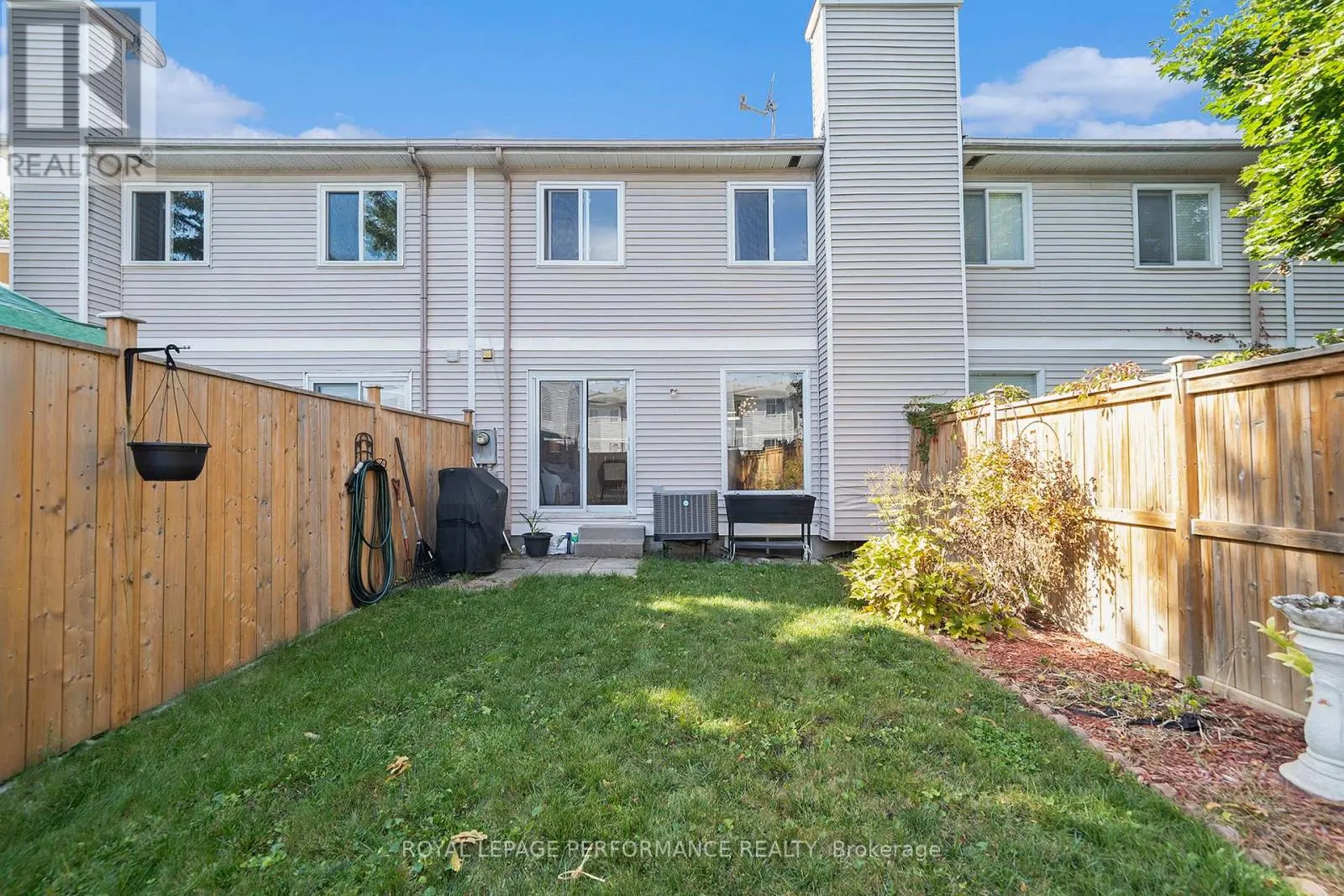 29 HUMMINGBIRD CRESCENT