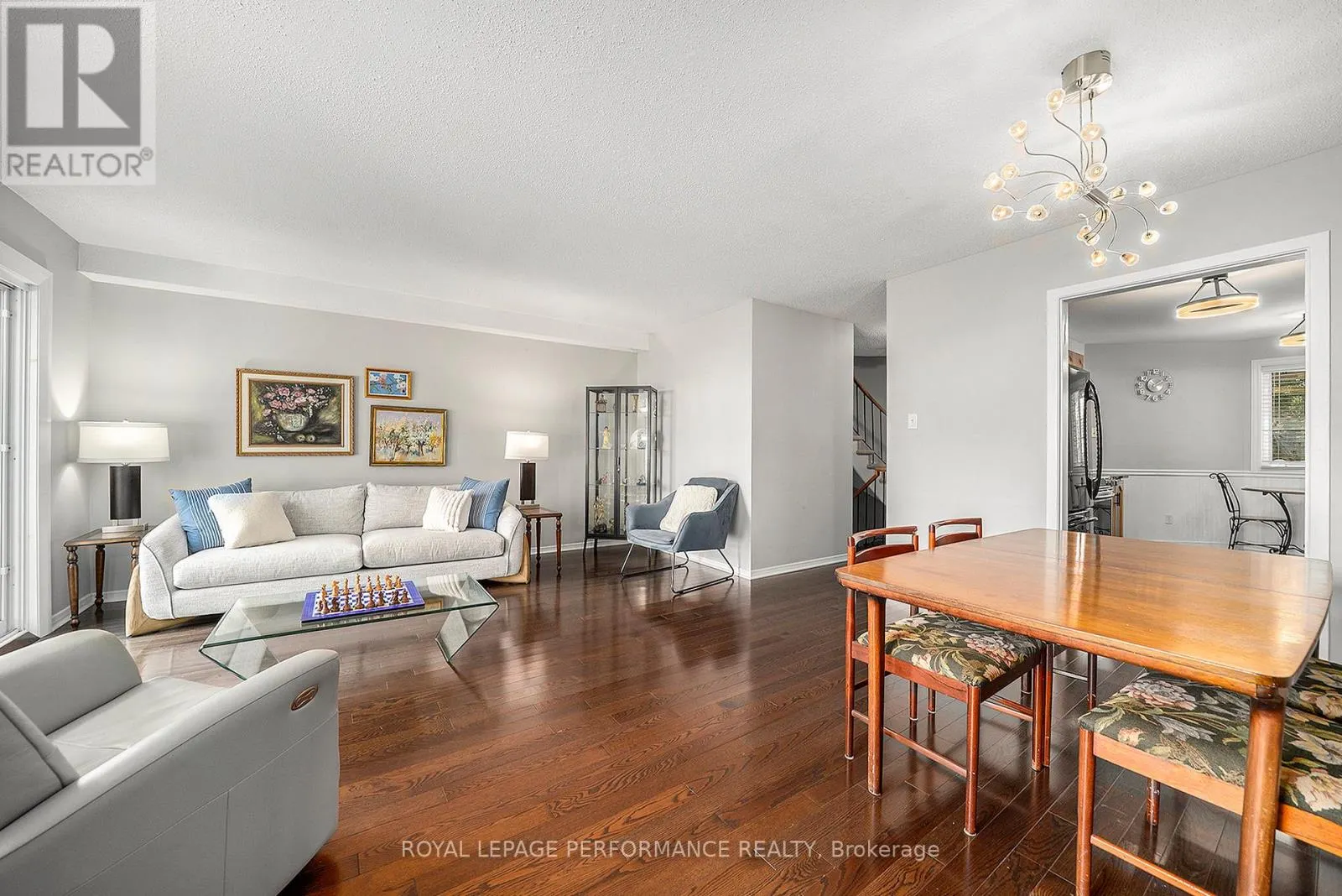 29 HUMMINGBIRD CRESCENT