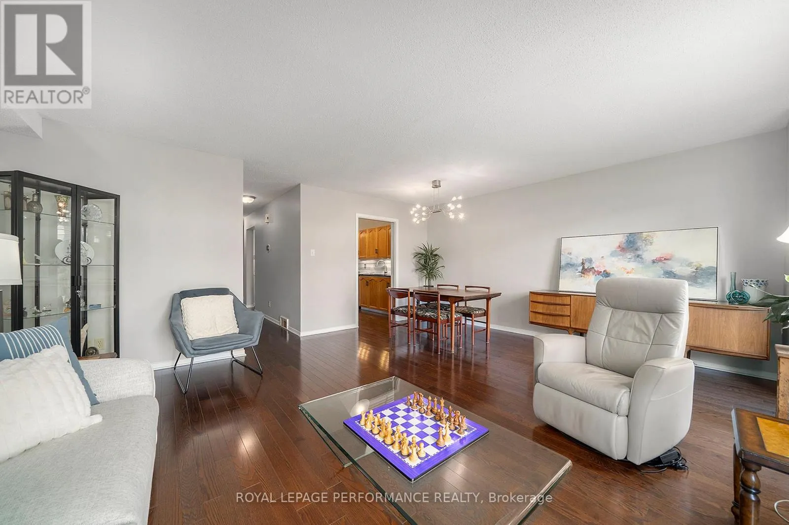 29 HUMMINGBIRD CRESCENT