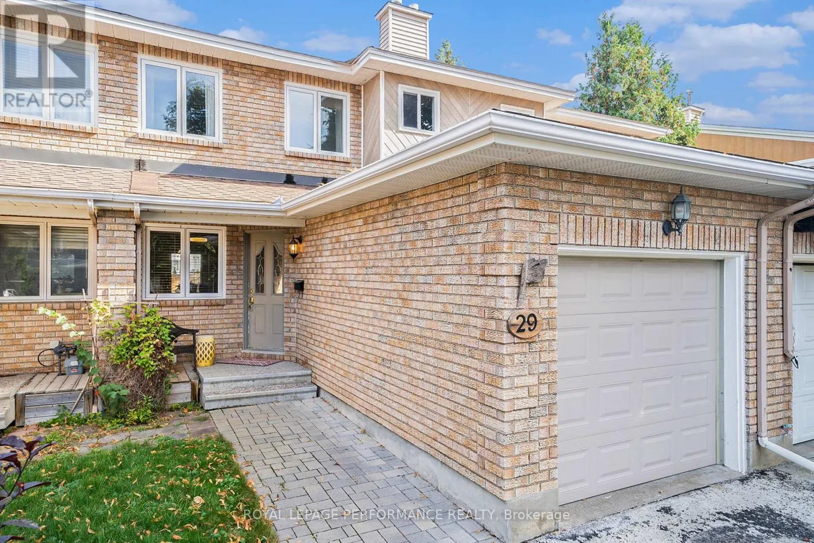 29 HUMMINGBIRD CRESCENT
